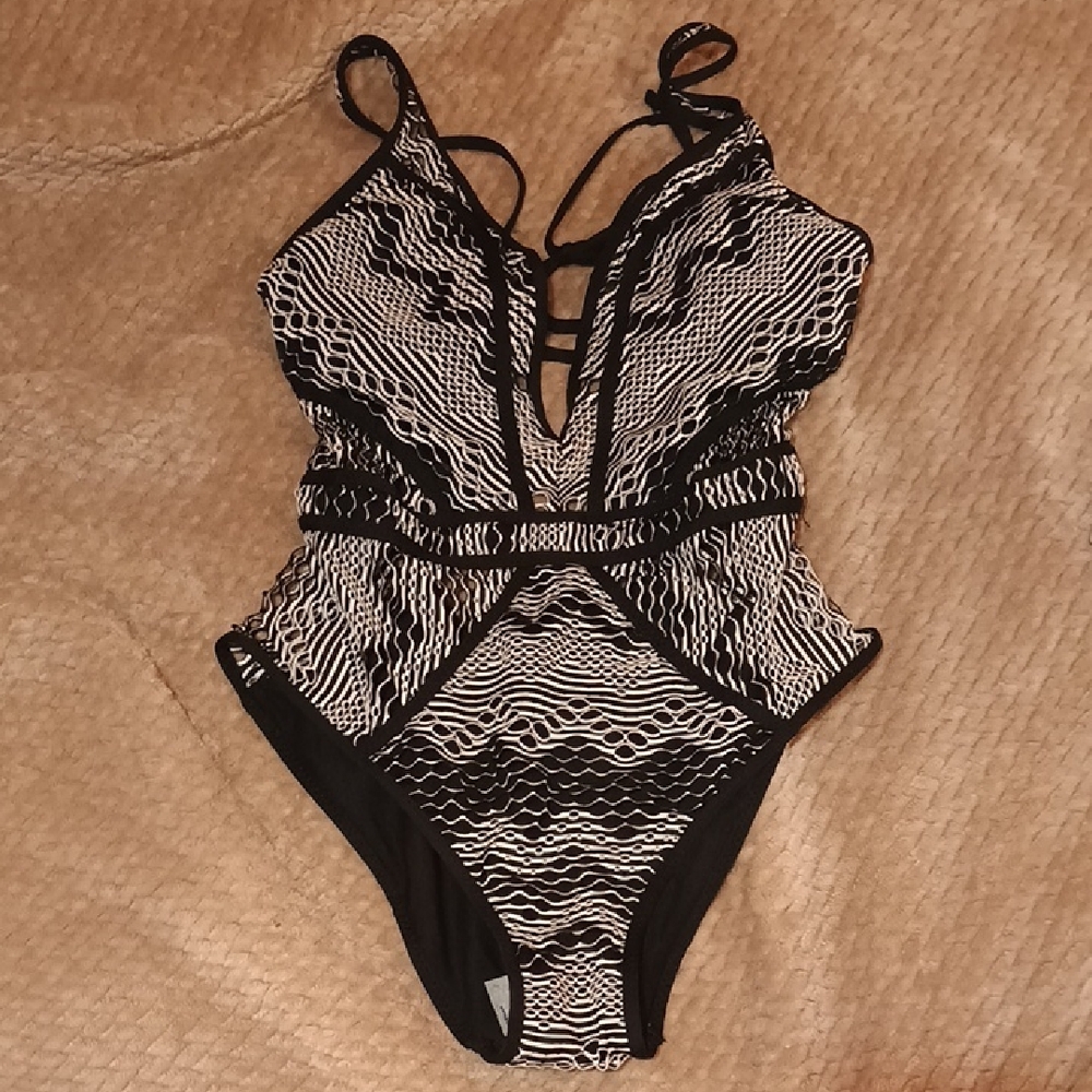 BECCA Black and White One Piece Swimsuit with Geometric Patterns